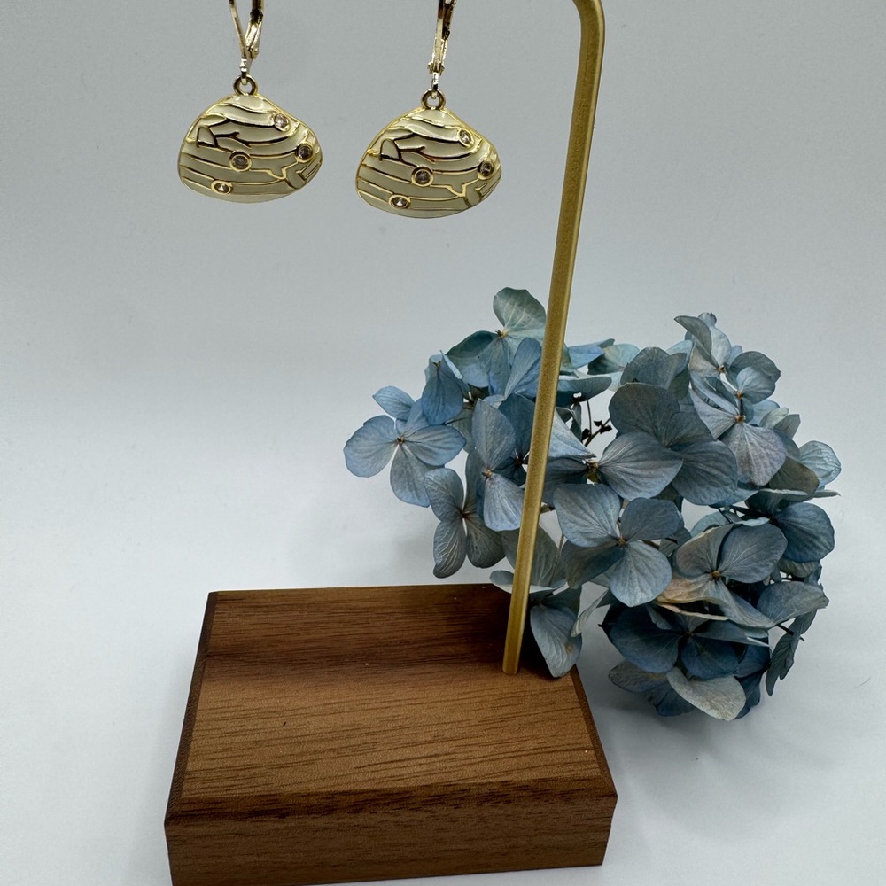 Textured Gold and White Shell 🐚 Dangle Earrings